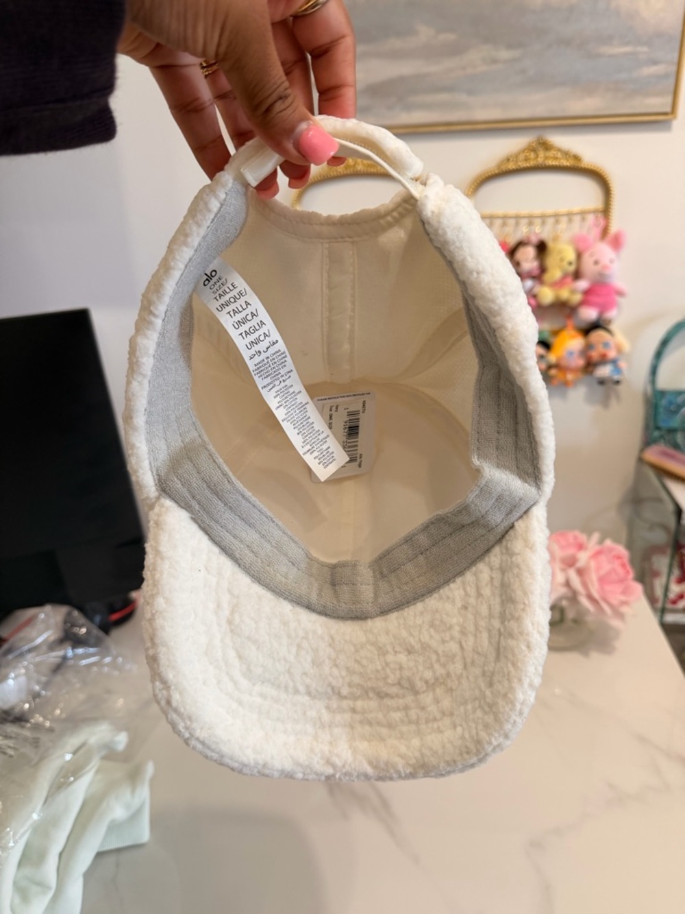 ALO Yoga Micro Sherpa Off-Duty Cap - Picture 4 of 5